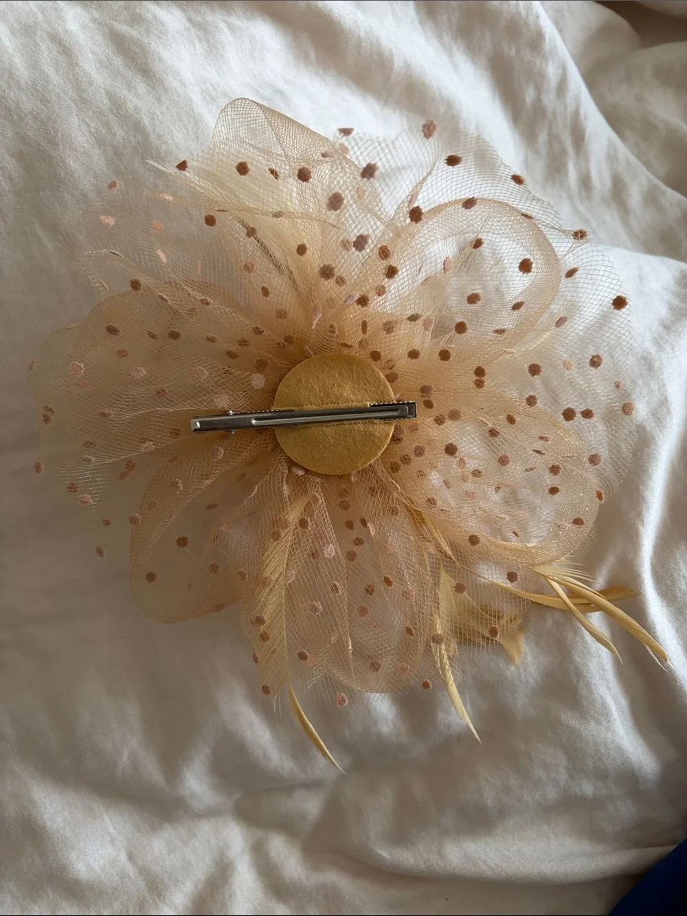 Beige Floral Feather Fascinator Hair Clip - Women Accessories
